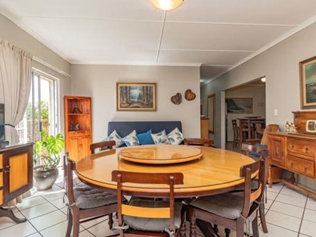 Townhouse for sale in Oudtshoorn Local Municipality, Garden Route District Municipality