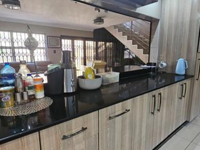 Townhouse for rent in Seaview, Kwazulu-natal
