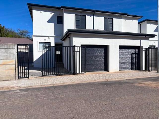 Townhouse for rent in Durbanville, Western Cape