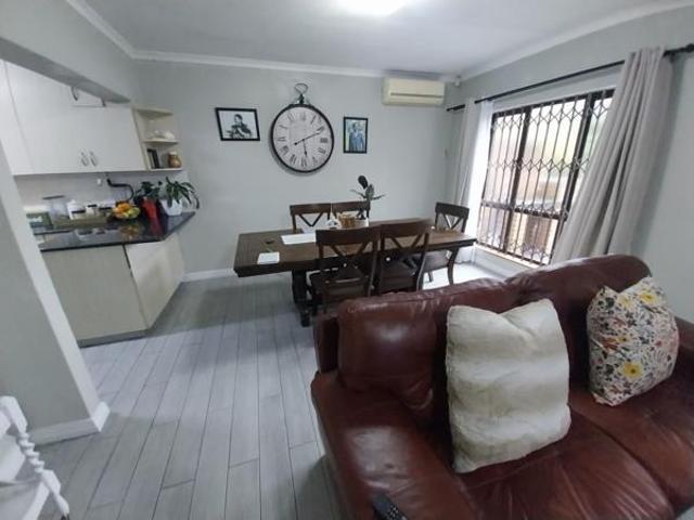Townhouse for rent in Seaview, Kwazulu-natal