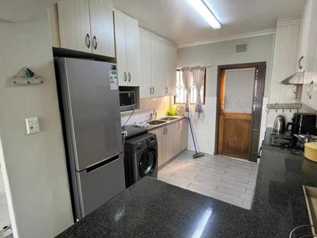 Townhouse for rent in Seaview, Kwazulu-natal