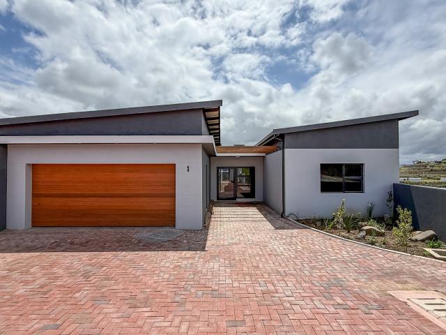 Townhouse for sale in Princess Grant, Kwazulu-natal
