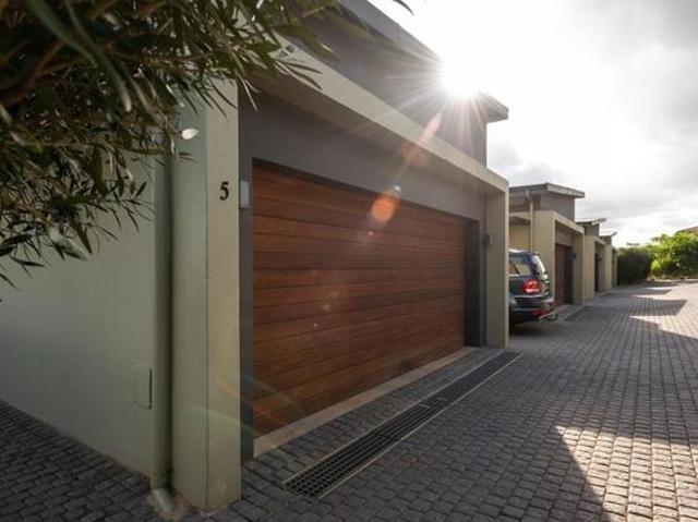 Townhouse for sale in Princess Grant, Kwazulu-natal
