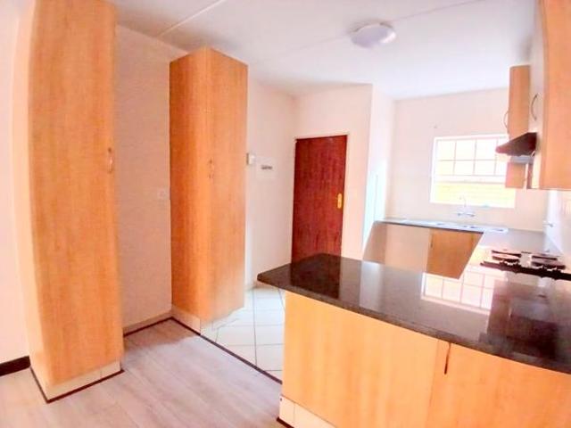 Townhouse for rent in Waterkloof, Gauteng