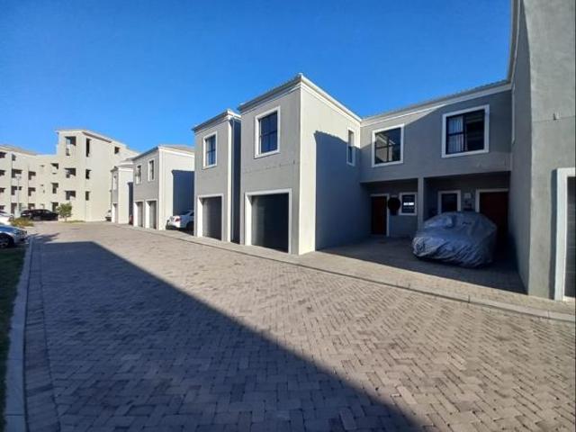 Townhouse for rent in Cape Town, Western Cape