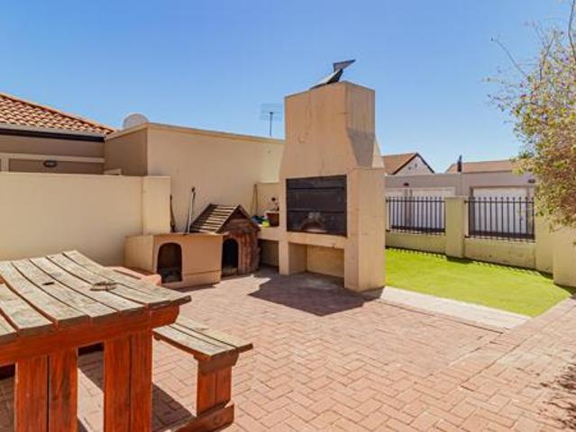 Townhouse for sale in Cape Town, Western Cape