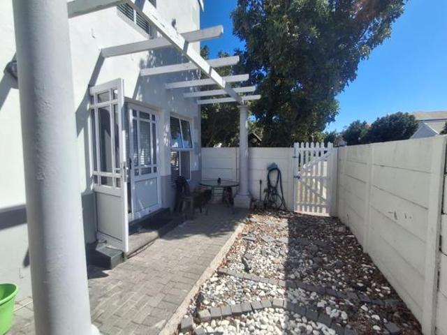 Townhouse for rent in Cape Town, Western Cape