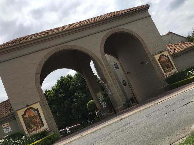 Townhouse for rent in Paulshof, Sandton