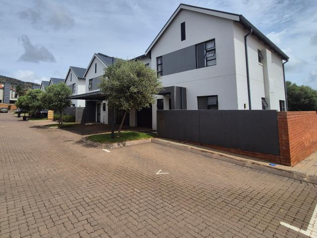 Townhouse for rent in Kagiso, Gauteng