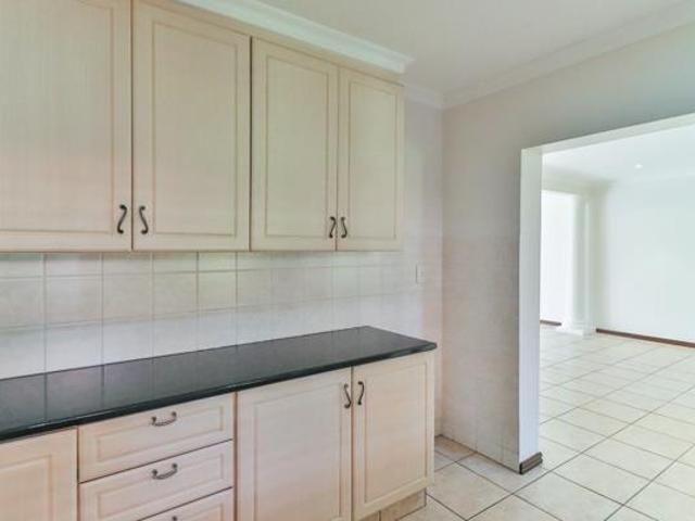 Townhouse for rent in Seaview, Kwazulu-natal