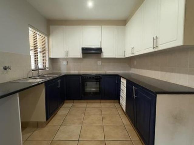 Townhouse for rent in Seaview, Kwazulu-natal