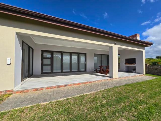 Townhouse for sale in Bushmans River Mouth, Eastern Cape