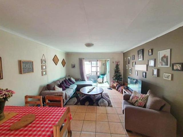 Townhouse for sale in Dr Kenneth Kaunda, North West
