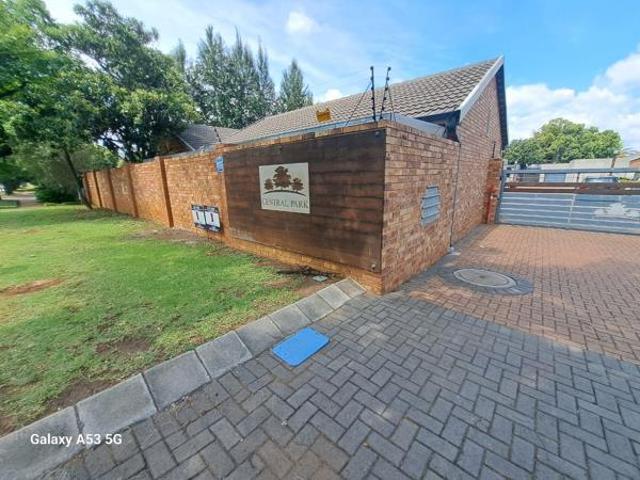 Townhouse for sale in Dr Kenneth Kaunda, North West