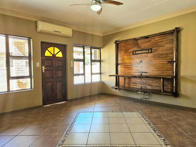 Townhouse for sale in Dr Kenneth Kaunda, North West
