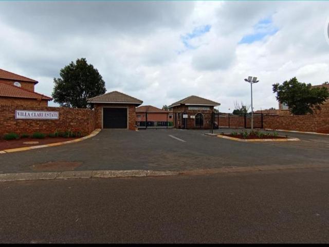 Townhouse for sale in Waterkloof, Gauteng
