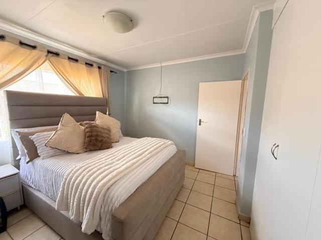 Townhouse for rent in Waterkloof, Gauteng