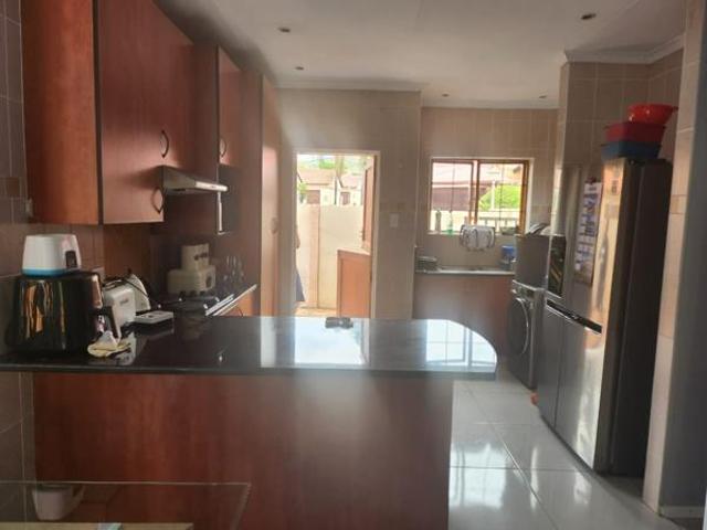 Townhouse for rent in Waterkloof, Gauteng