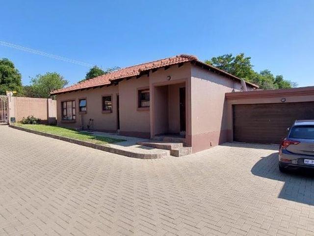 Townhouse for sale in Waterkloof, Gauteng