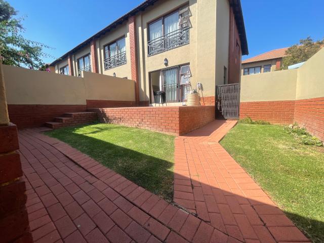 Townhouse for sale in Waterkloof, Gauteng