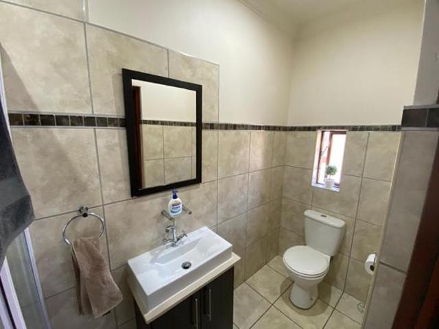 Townhouse for rent in Waterkloof, Gauteng