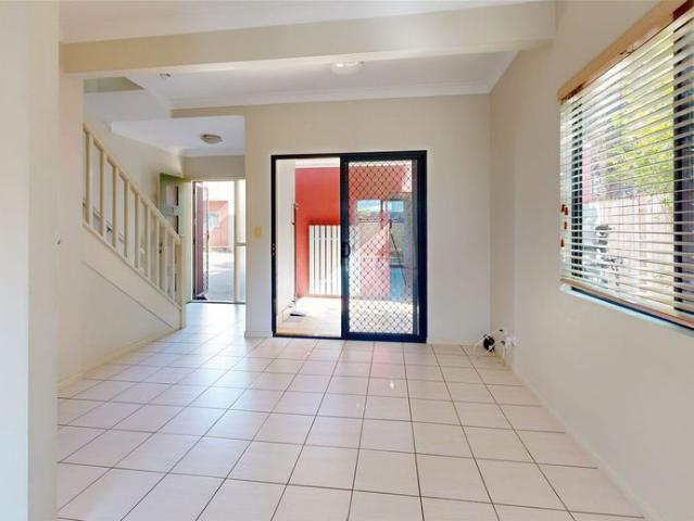 Townhouse for rent in St Lucia, Greater Brisbane