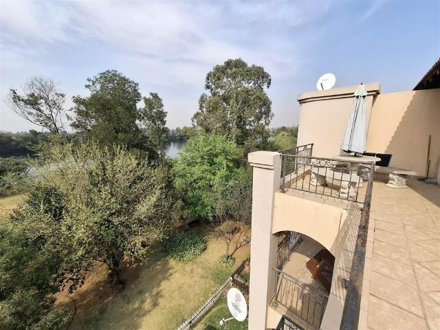 Townhouse for sale in Ekurhuleni, Gauteng