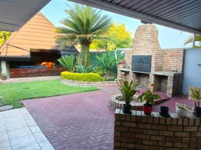 Townhouse for sale in Rustenburg Local Municipality, Bojanala Platinum District Municipality