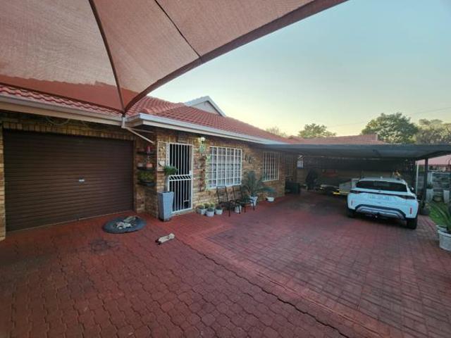 Townhouse for sale in Tlhabane, North West