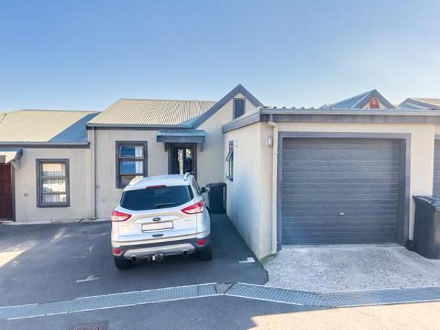 Townhouse for sale in Cape Town, Western Cape