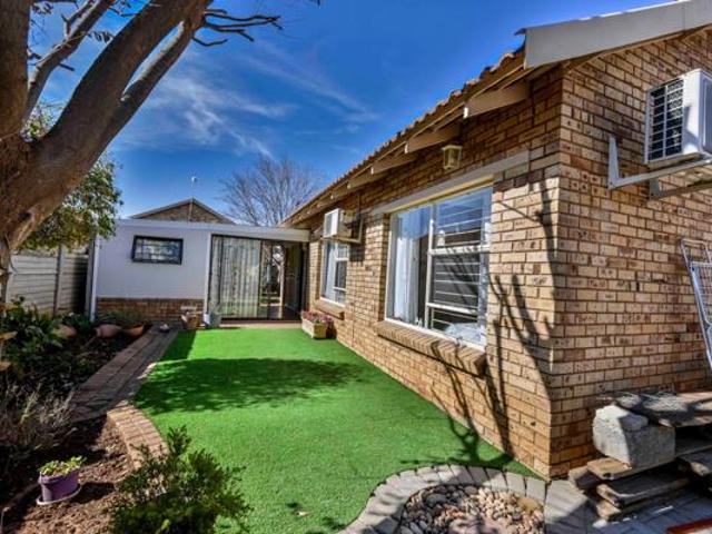 Townhouse for sale in Bloemfontein, Free State