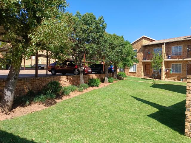 Townhouse for sale in Nooitgedacht, Gauteng