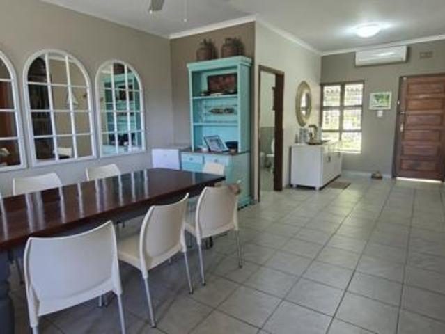 Townhouse for sale in Margate, Hibiscus Coast Local Municipality