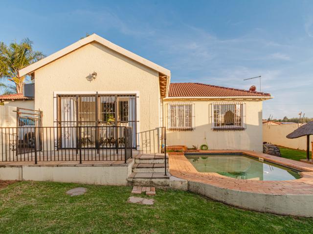Townhouse for sale in Nooitgedacht, Gauteng