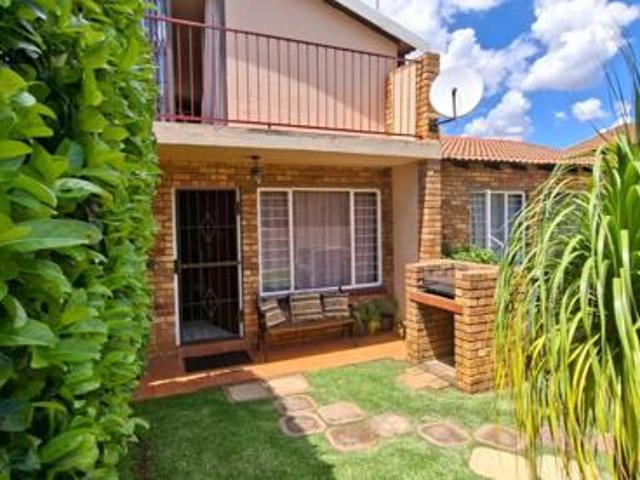 Townhouse for rent in Westonaria, Gauteng