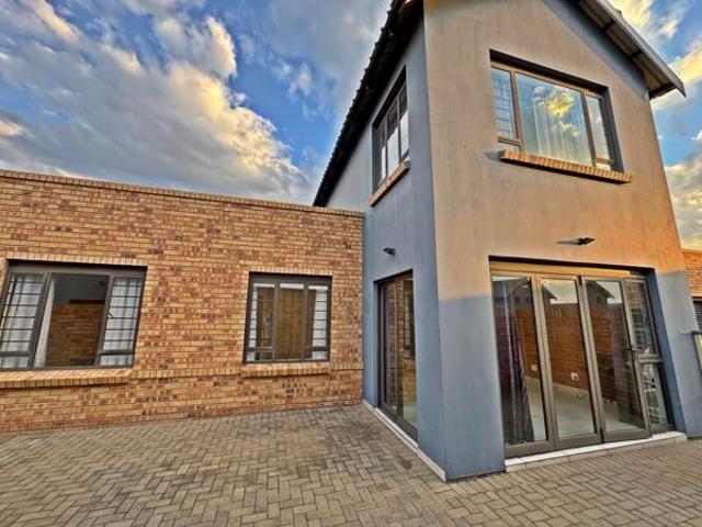 Townhouse for sale in Bloemfontein, Free State