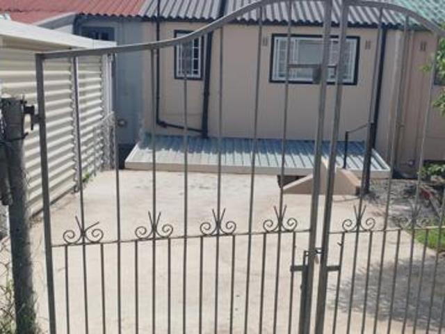 Townhouse for rent in Seaview, Kwazulu-natal
