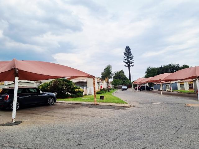 Townhouse for sale in Vosloorus, Gauteng