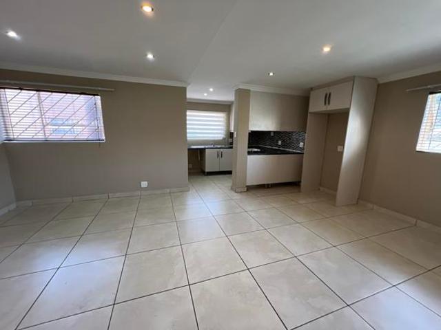 Townhouse for rent in Vosloorus, Gauteng