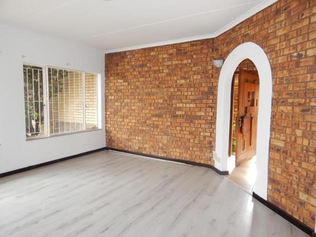 Townhouse for rent in Waterkloof, Gauteng