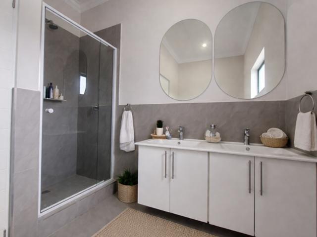 Townhouse for rent in Waterkloof, Gauteng