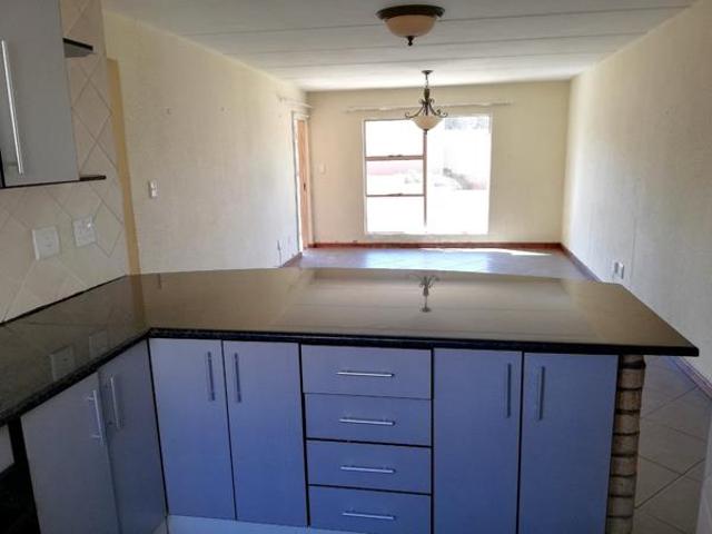 Townhouse for rent in Vosloorus, Gauteng