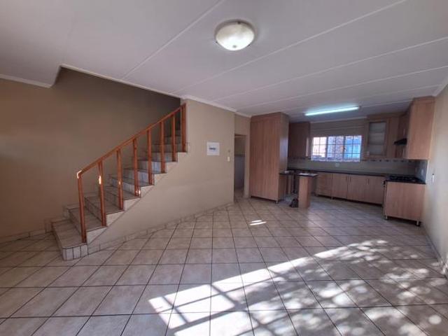 Townhouse for rent in Meyerton, Midvaal Local Municipality