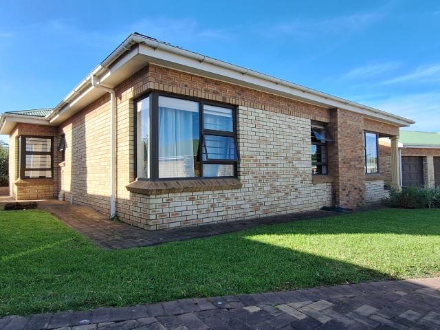 Townhouse for sale in Riversdale, Western Cape