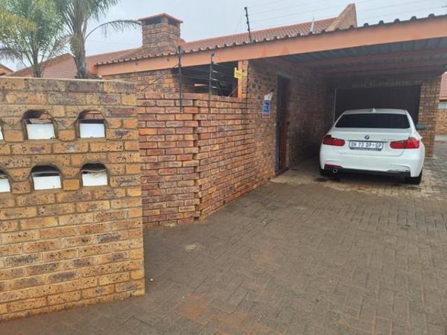 Townhouse for sale in Frances Baard, Northern Cape