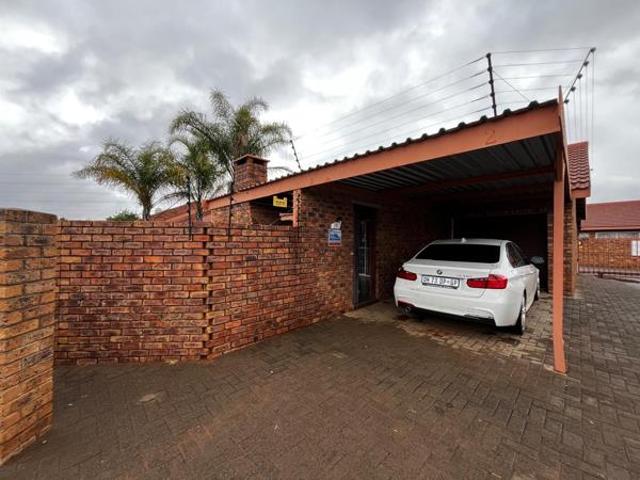Townhouse for sale in Frances Baard, Northern Cape