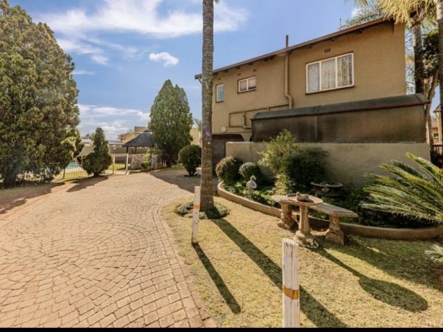 Townhouse for sale in Roodepoort, City of Johannesburg Metropolitan Municipality
