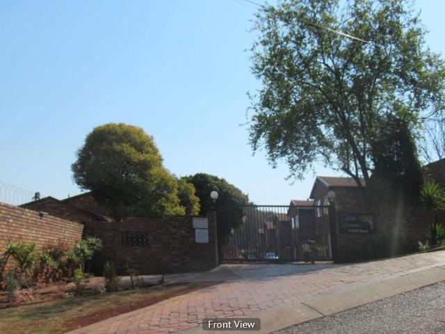 Townhouse for sale in Roodepoort, City of Johannesburg Metropolitan Municipality