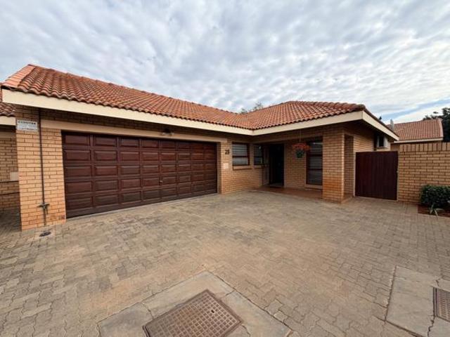 Townhouse for sale in Frances Baard, Northern Cape