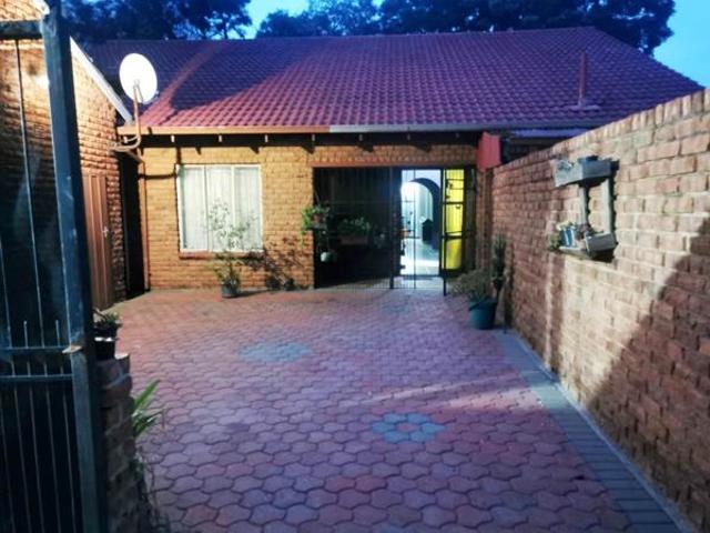 Townhouse for sale in Tlhabane, North West
